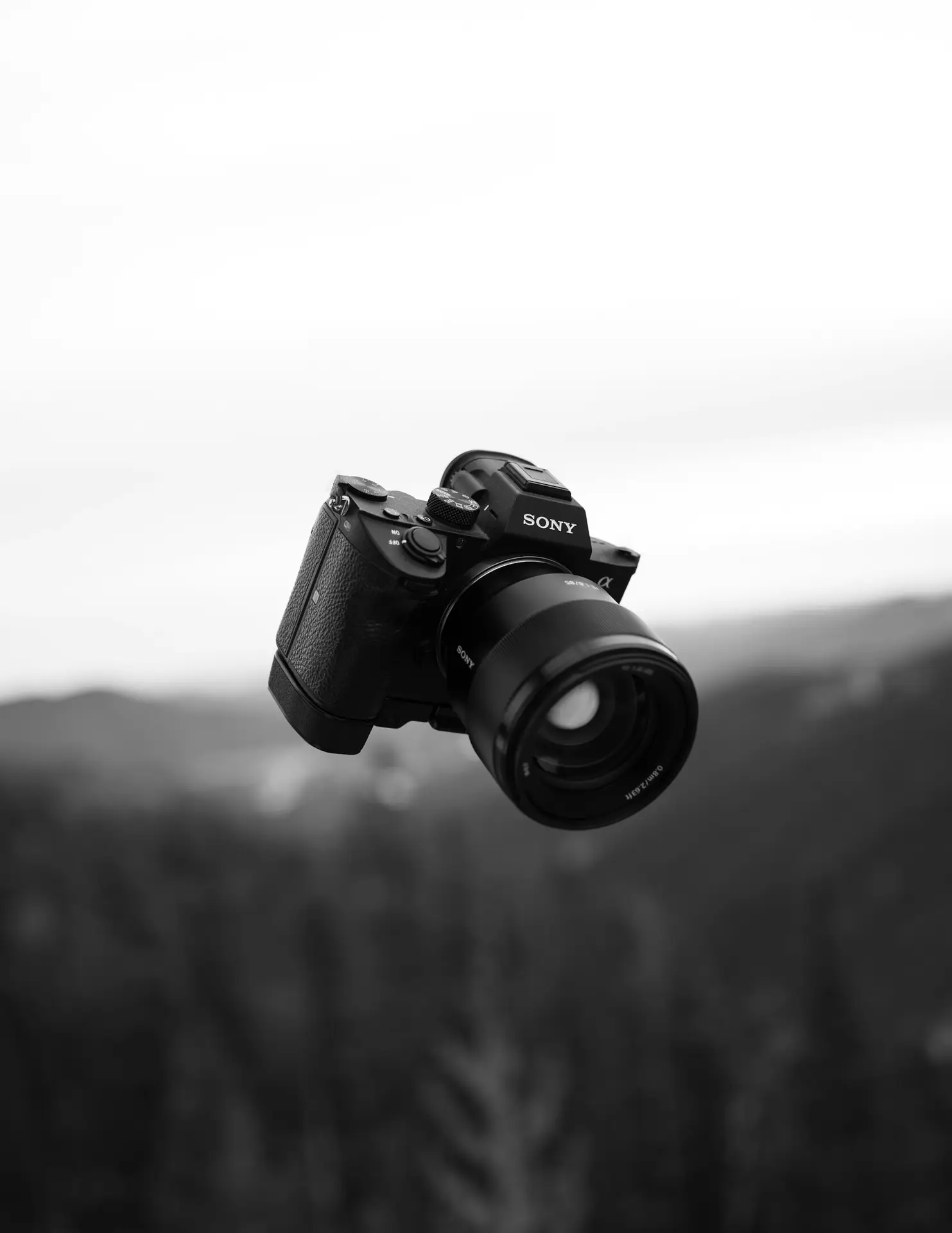 Fotograf mit professioneller Kamera Image description